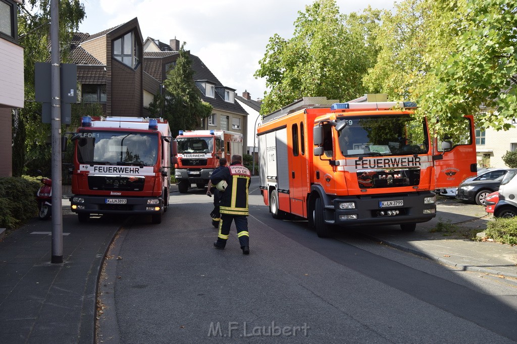 Dachstuhlbrand Koeln Poll Geislarerstr P436.JPG - Miklos Laubert